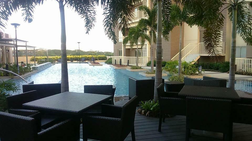 Marquee Residences Angeles Bagian luar foto