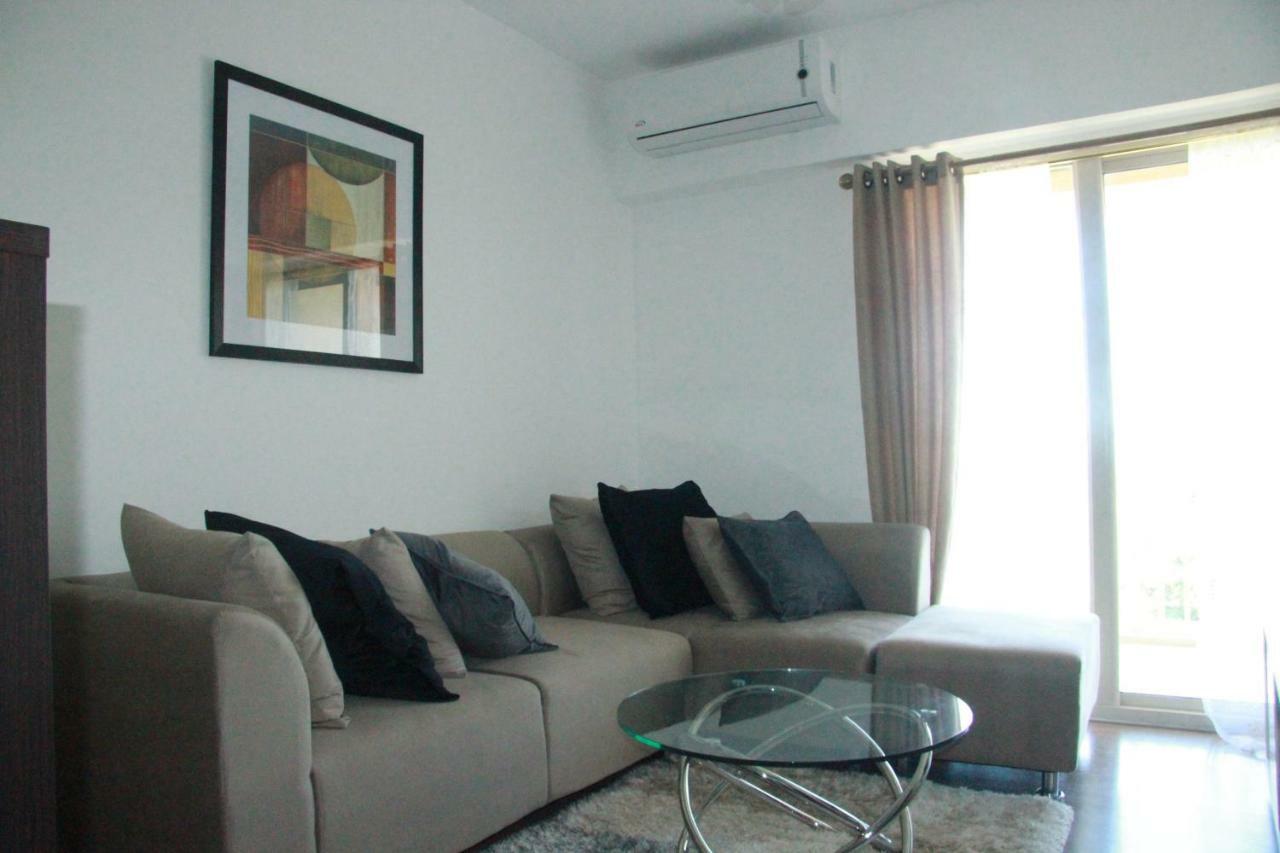 Marquee Residences Angeles Bagian luar foto