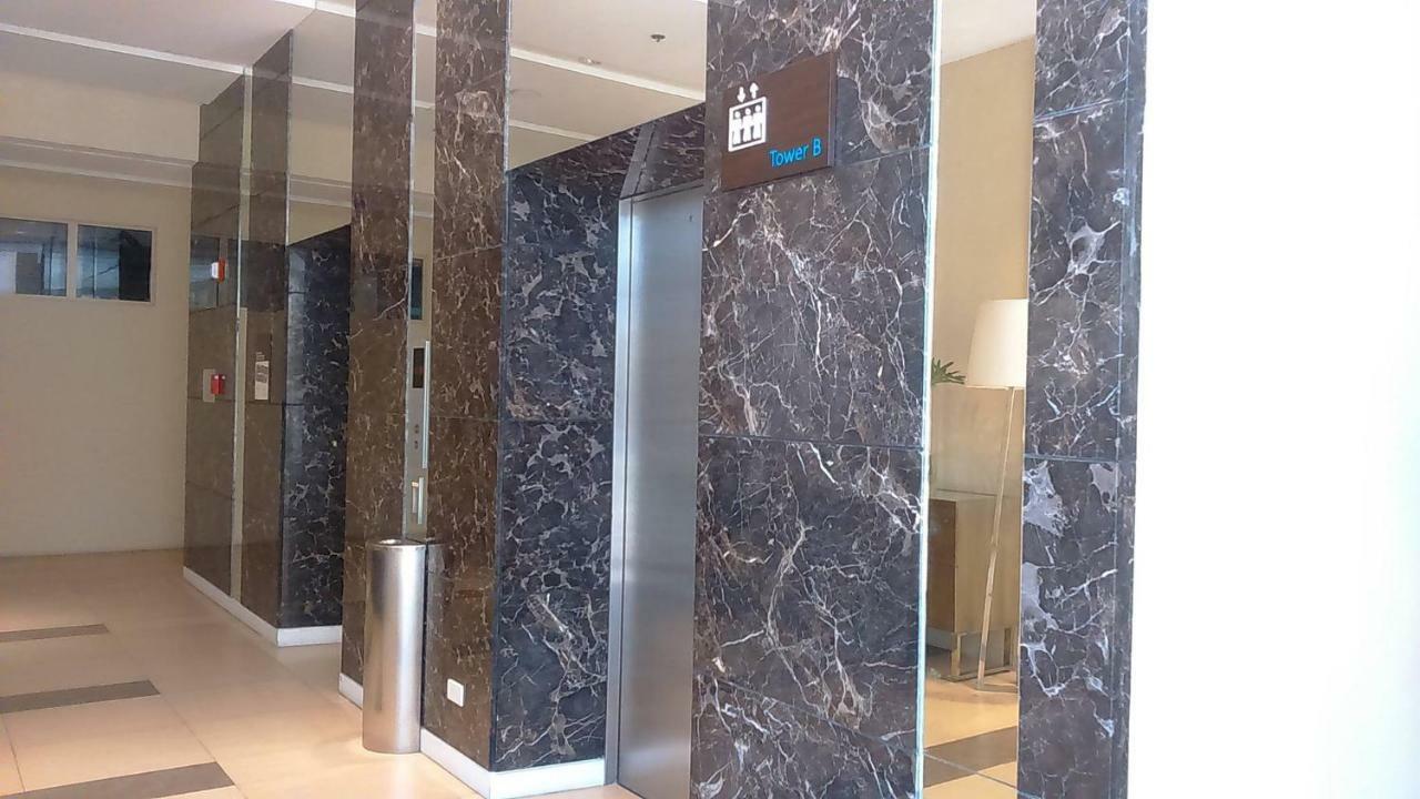 Marquee Residences Angeles Bagian luar foto
