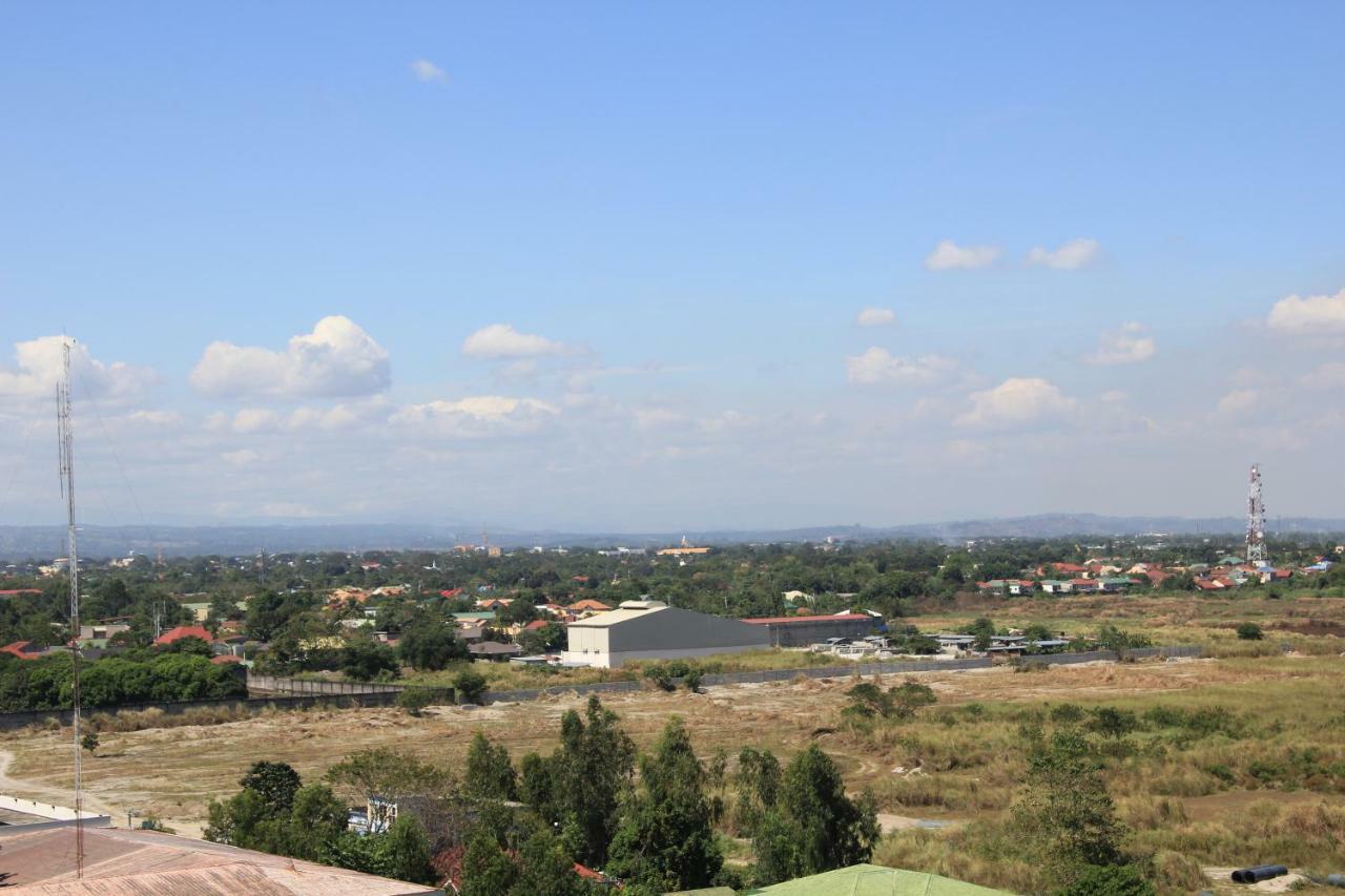 Marquee Residences Angeles Bagian luar foto