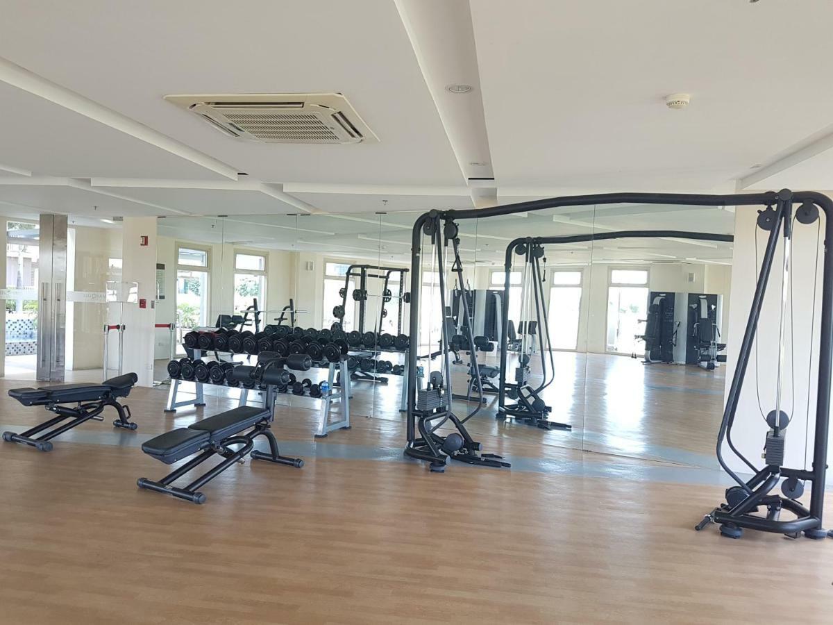 Marquee Residences Angeles Bagian luar foto